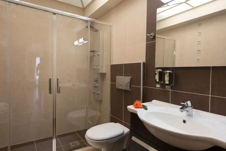 Leste Luxury Homes
