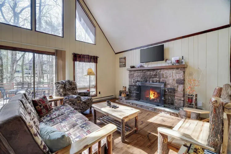 Hot Tub + Sauna + Deck + Firepit + Beach Access + Near Dining Grateful Escape by Avantstay