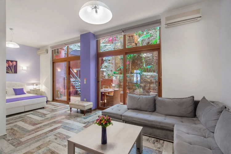 Kasteli Suites