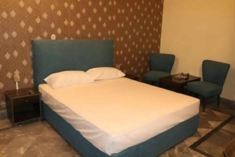 Hotel Four Season Inn