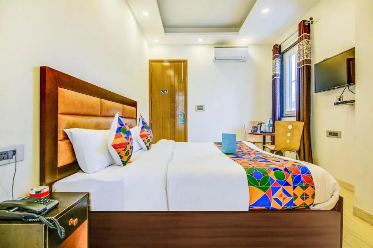 Fabhotel Floyd