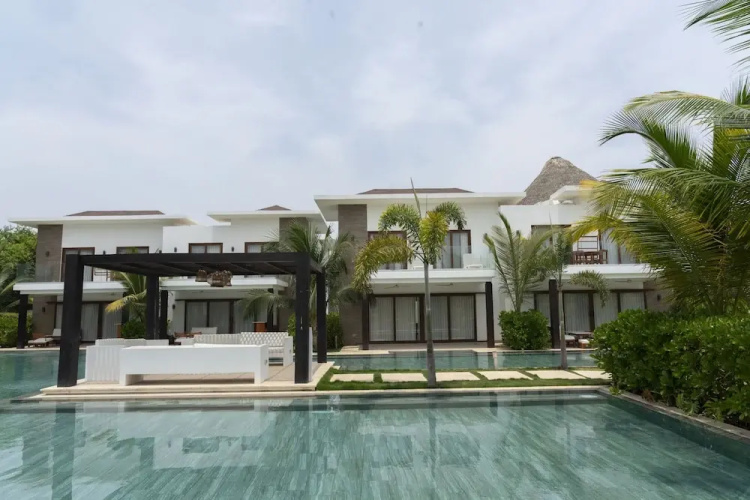 Pool Entry 7 Guests 2 Bedrooms