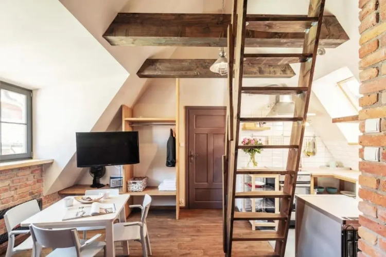 1 Bedroom Attic Apartment
