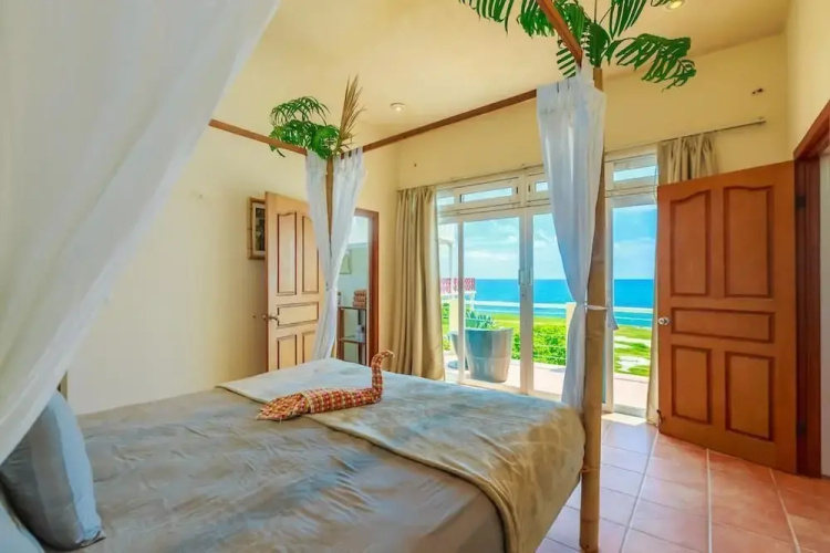 Esperanza Upstairs by Skyrun