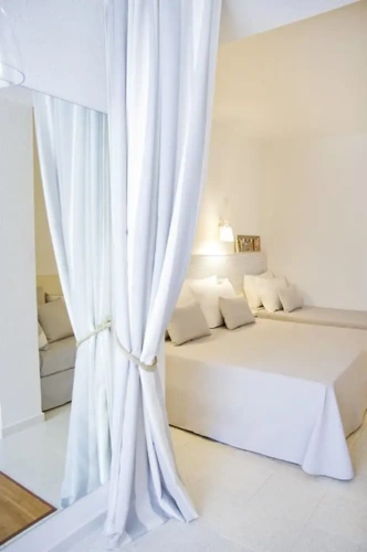Deluxe Quadruple room with balcony