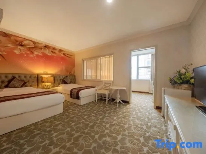 Deluxe Triple Suite