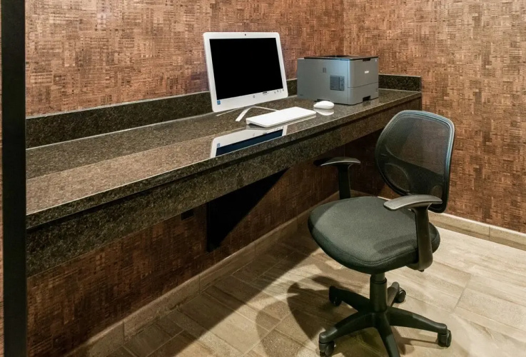 Cobblestone Hotel & Suites - Appleton International Airport
