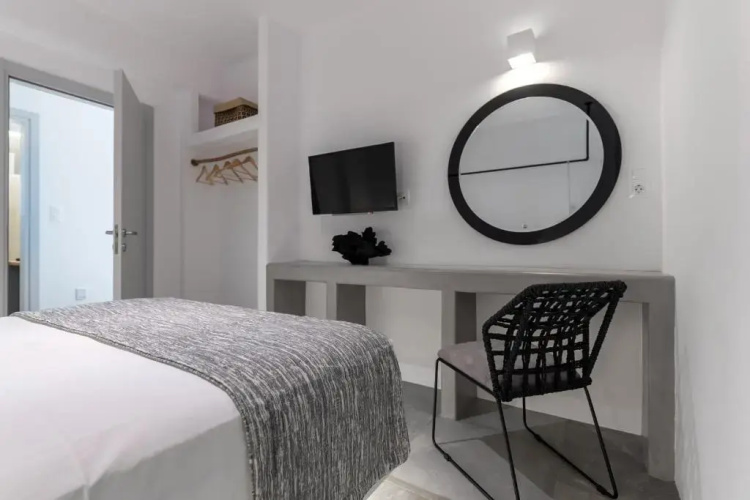 Manesis Suites