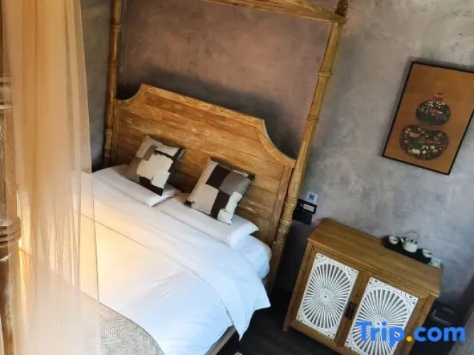 1 Bedroom Suite with street view