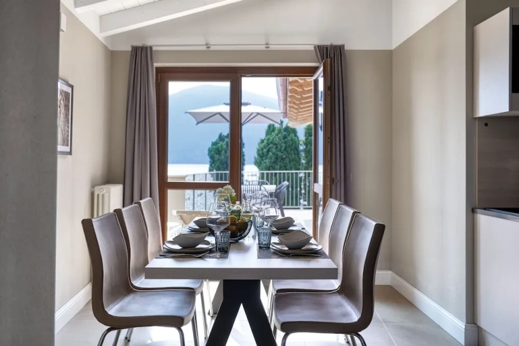 2 Bedrooms Deluxe Penthouse room with lake view