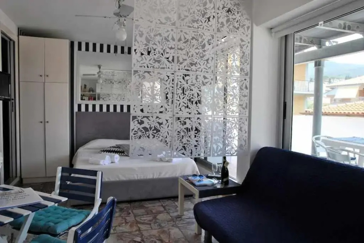 ATTICO BLU monolocale a 50 mt dal mare