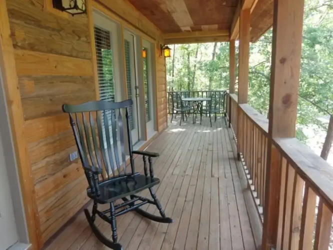Forest view, log-sided two bedroom, two bath condo on Lake Ouachita. by RedAwning