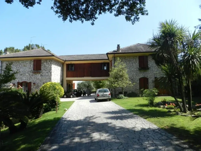 3 Bedrooms Villa
