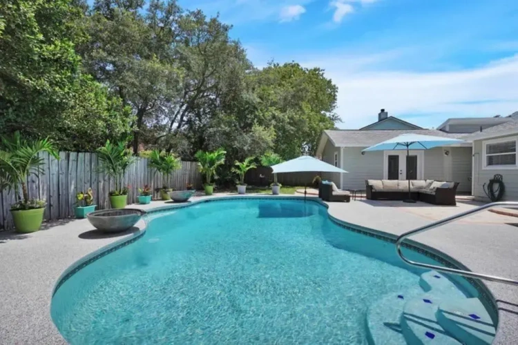 4 Bedrooms Cottage