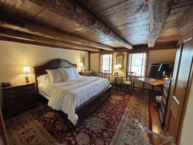 Deluxe Suite
