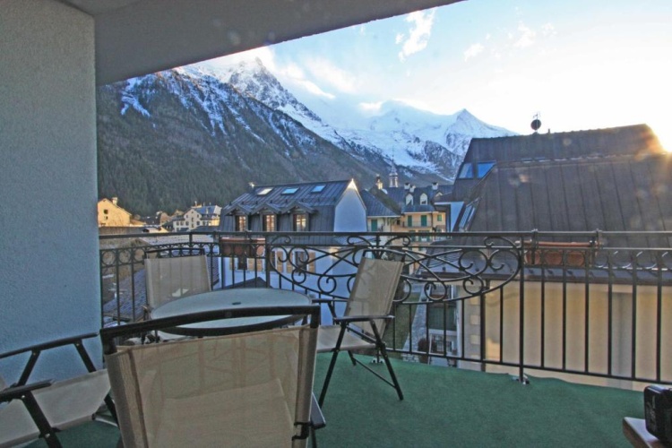 3 Bedrooms Apartment