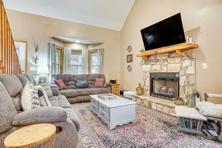 4 Bedrooms Cottage