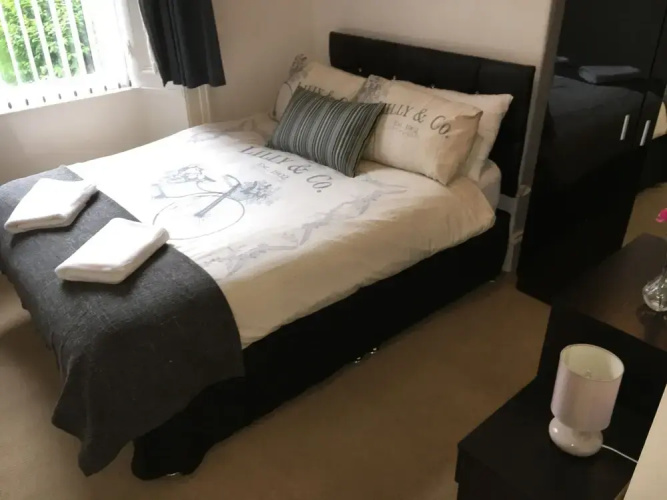 Glasgow West End Apartment
