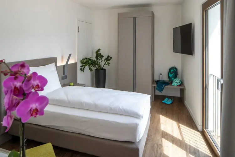 Hotel & LOUNGE LAGO MAGGIORE