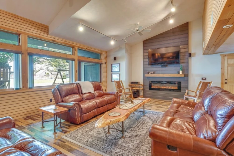 4 Bedrooms Cottage