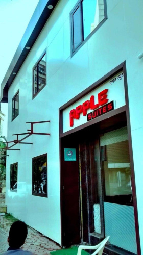 OYO 424 Hotel Apple Suites