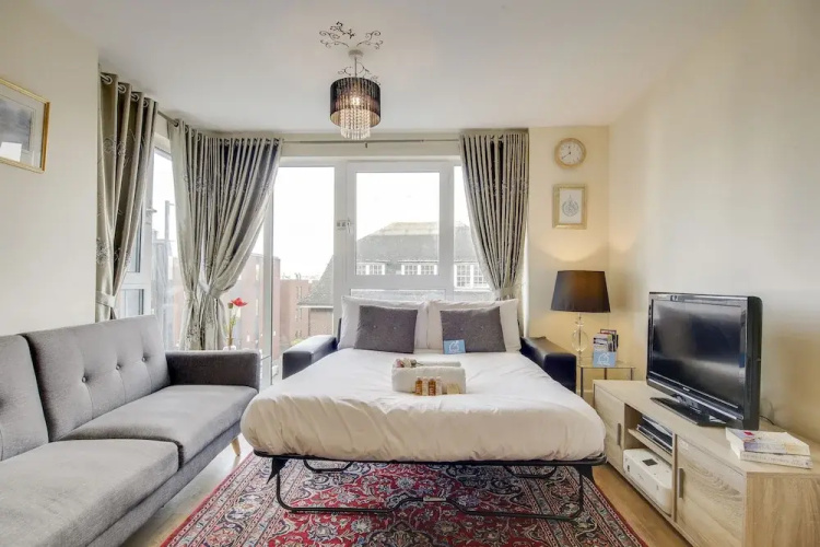 Modern Glenthorne Road Apartment