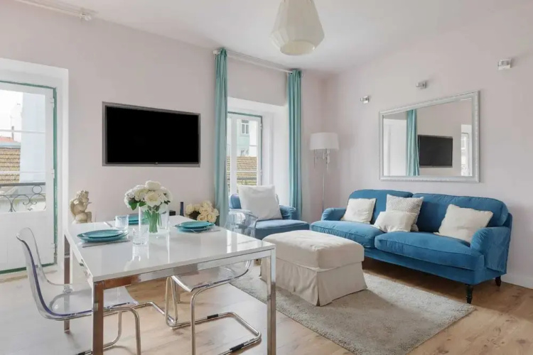 Charming Bright Apartment in Lisbon