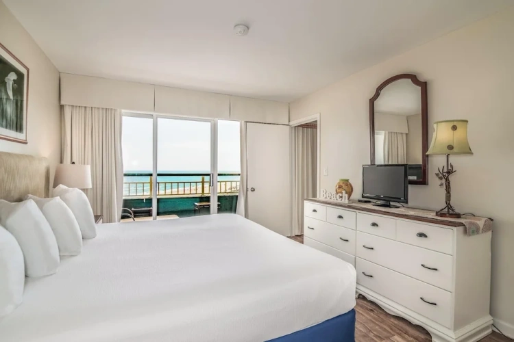 2 Bedrooms Suite with balcony and oceanfront