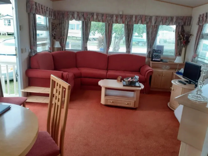 Tinys Place
