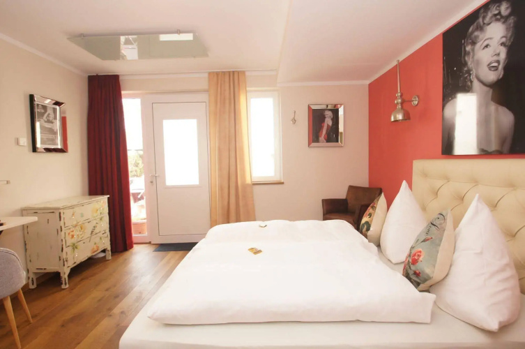 Hotel Chapeau Noir