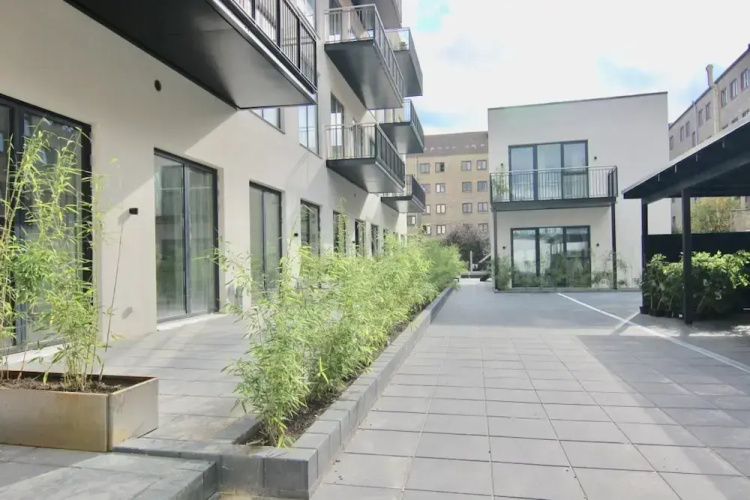 Stunning 2-bed w Large Balcony