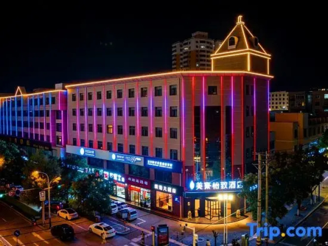 Ezzi Hotel