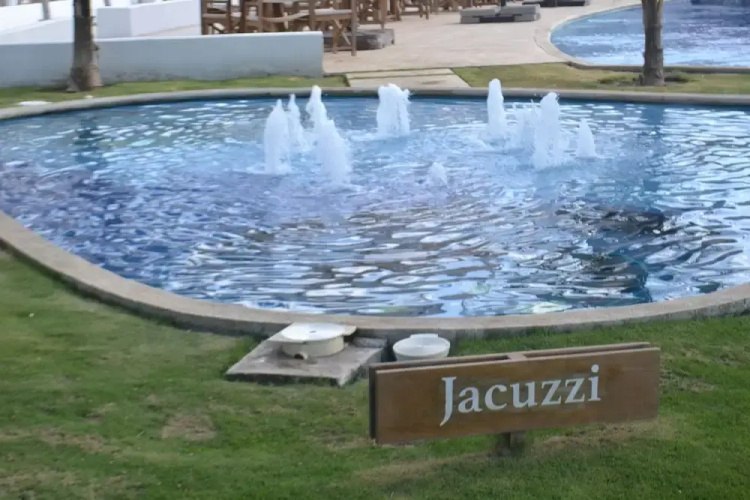 Private Jacuzzi 2 Bedrooms 7 Guests