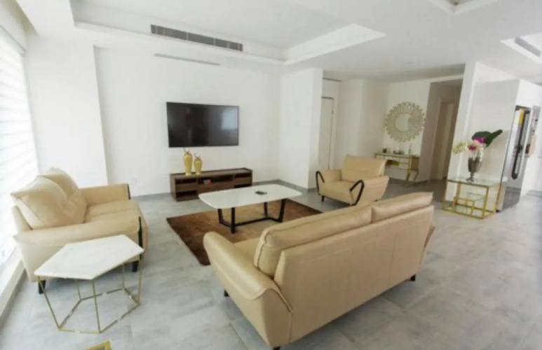 Luxurious King Suite Two Bedroom Space Available