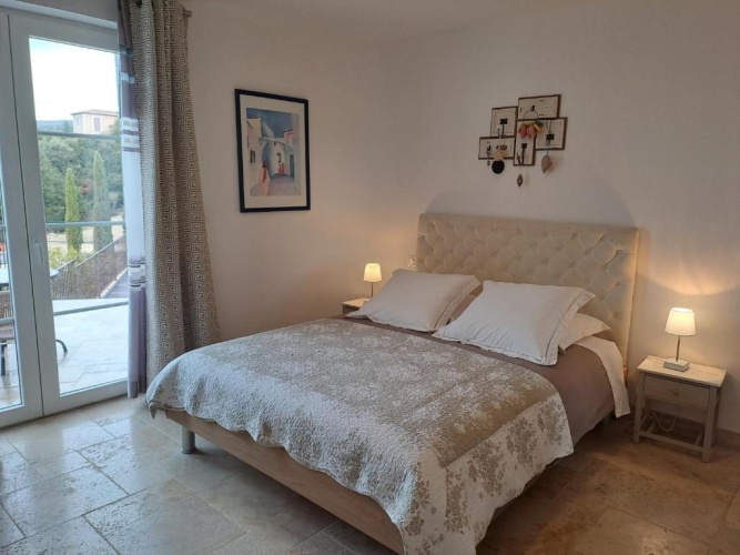 4 Bedrooms Cottage
