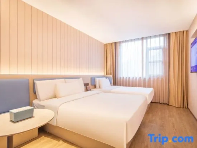 Standard Double room with street view
