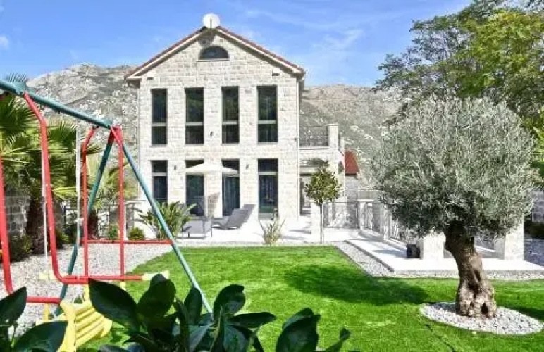 Zeta Residence