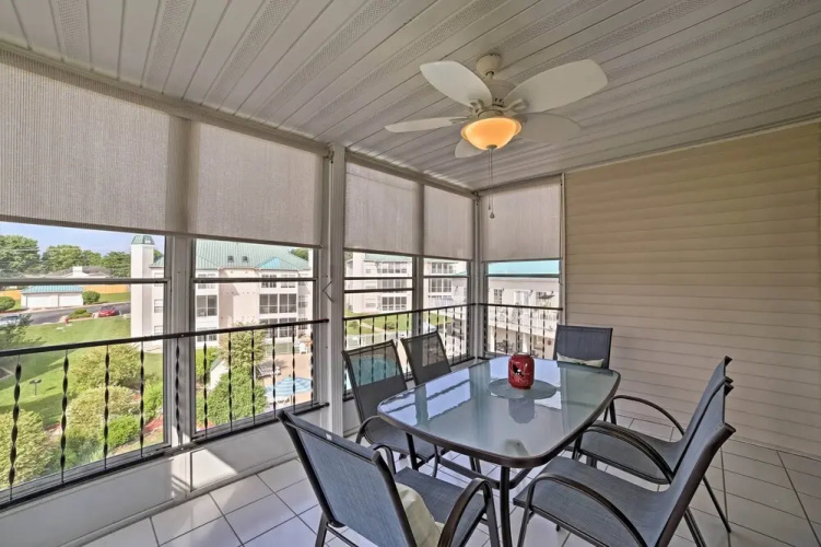 3 Mi to 76 Strip: Condo w/ Hot Tub Access!