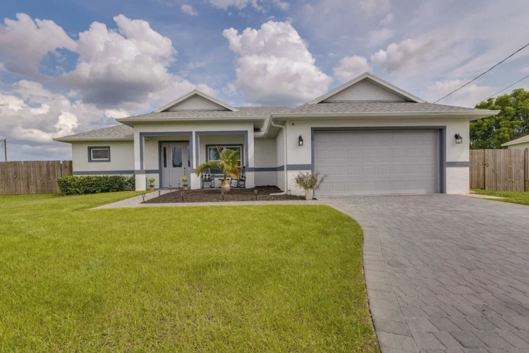 4 Bedrooms Cottage with balcony