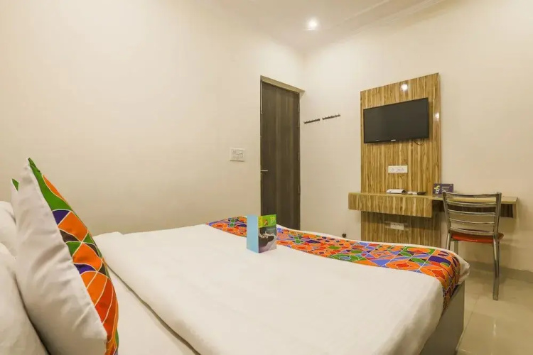 FabExpress Star Guest House