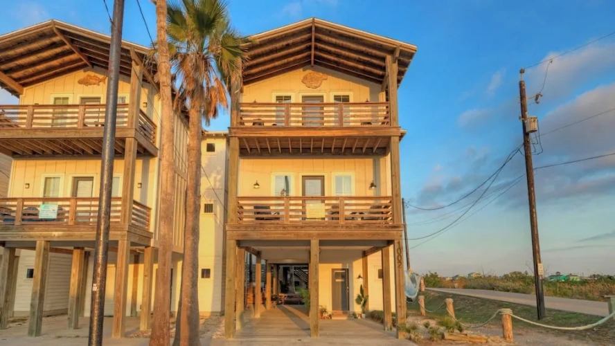 3 Bedrooms Cottage with balcony