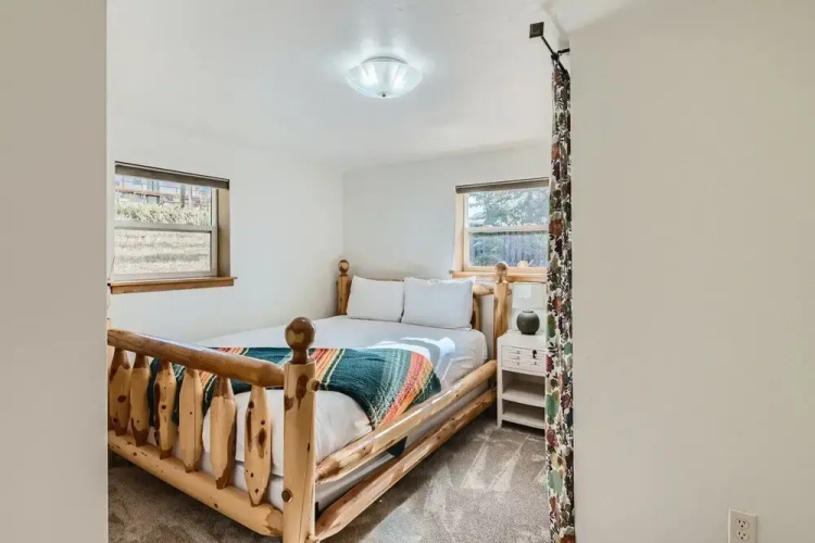 Cozy Colorado Log Cabin