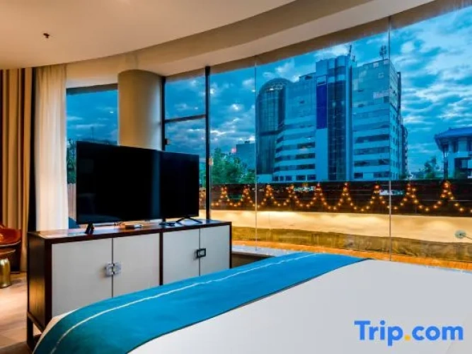 Standard Double room with street view