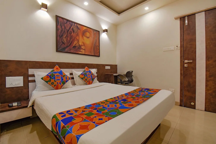 Fabhotel Royce Studio Apartments