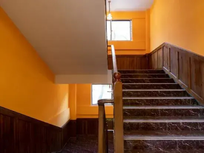 Far Mountain Dream Hotel