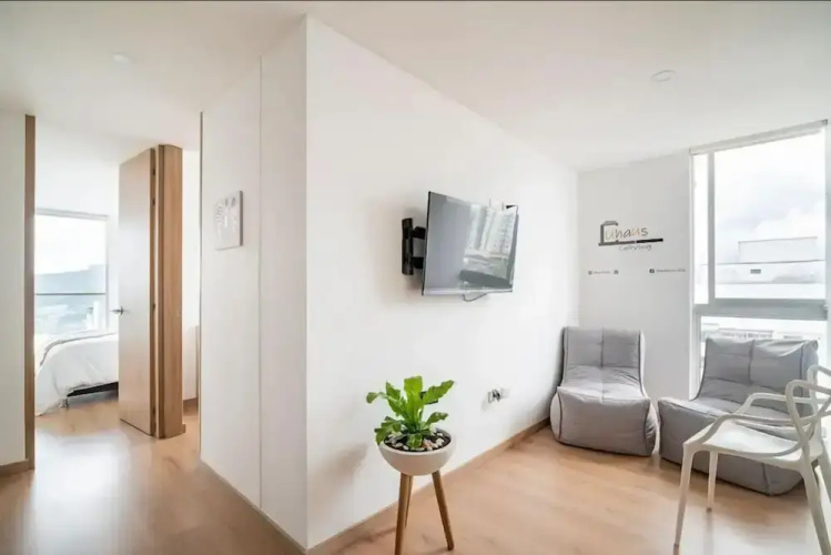 Uhaus 704