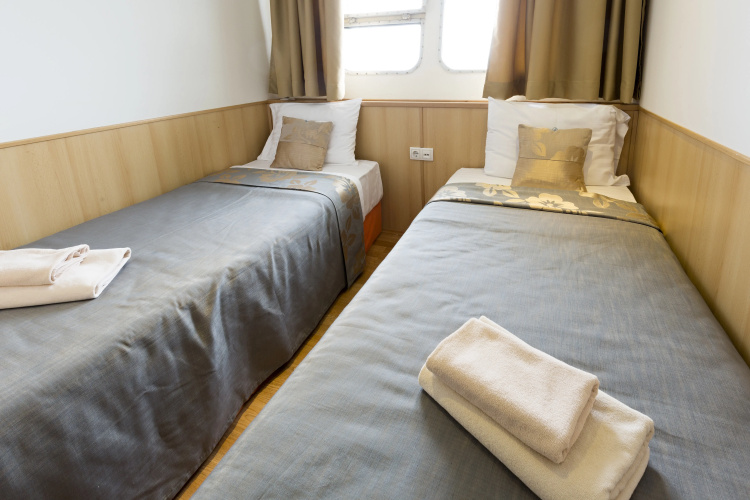 Compass River City Boatel