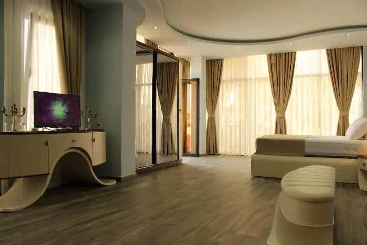Hotel Light Palace
