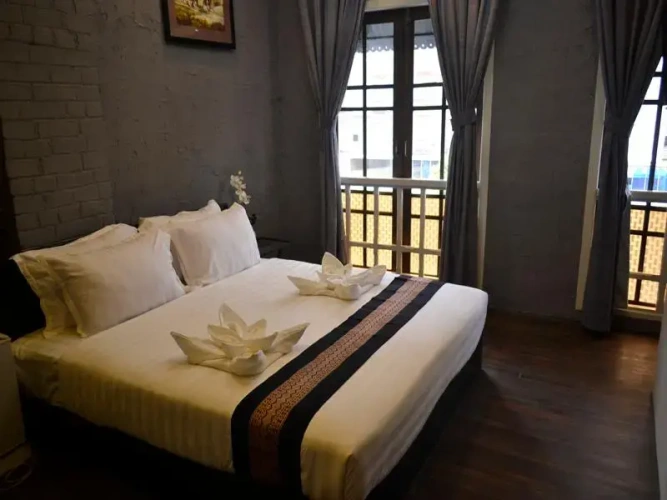Standard Double room with street view