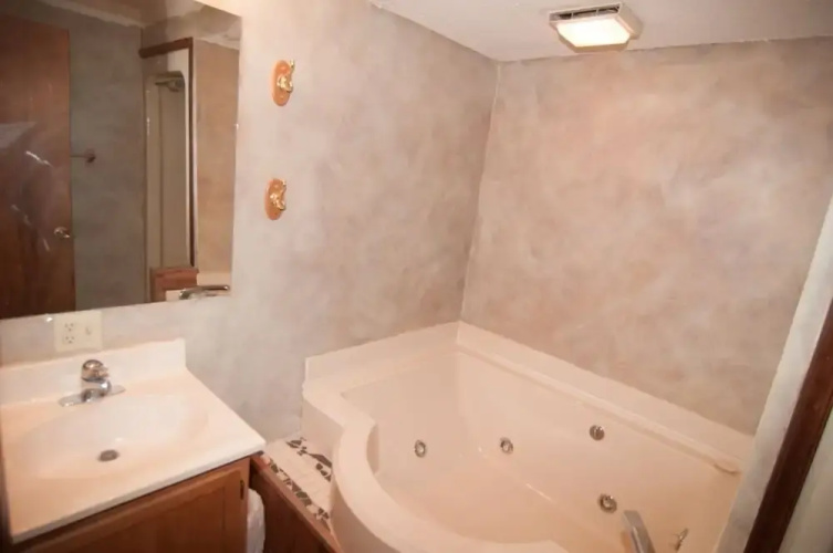 Slopeside Condo D102